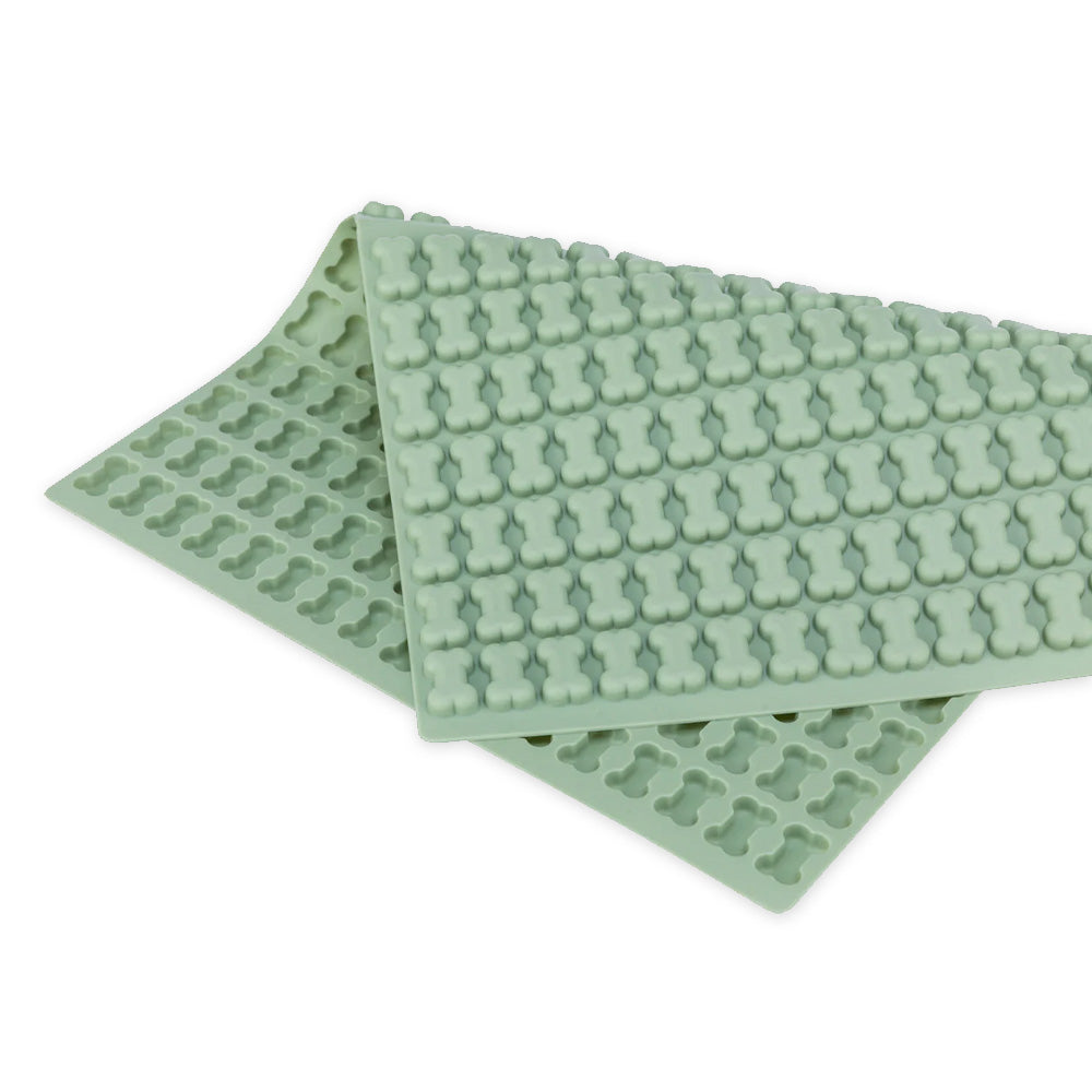 Silikonform in 2cm Knochenform Grün: Perfekt zum Backen oder Einfrieren von kleinen Hundesnacks. Die flexible Form eignet sich ideal für selbstgemachte Leckerli aus SmoothieDog oder anderen Zutaten – praktisch, langlebig und leicht zu reinigen.
