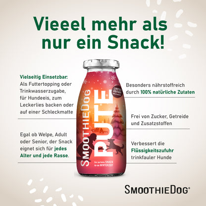 Eine einzelne SmoothieDog PUTE Flasche mit Texten zu den Vorteilen: vielseitig einsetzbar als Topping, Trinkwasserzugabe oder für Hundeeis; geeignet für jedes Alter und jede Rasse; aus 100 % natürlichen Zutaten; frei von Zucker, Getreide und Zusatzstoffen; verbessert die Flüssigkeitszufuhr bei trinkfaulen Hunden. Verpackung erhältlich als 3er-Pack (3x 250ml.), 6er-Pack (6x 250ml.) und 12er-Pack (12x 250ml.).