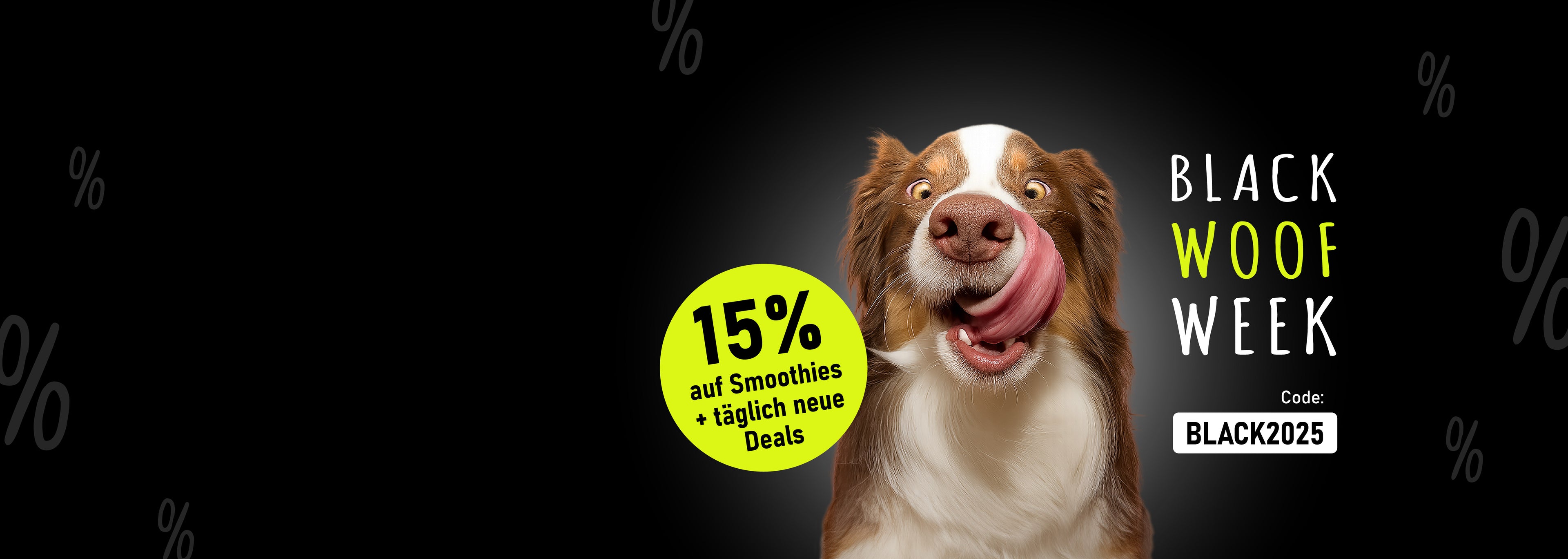 Werbebild zur SmoothieDog Black Woof Week 2025: Ein Hund mit herausgestreckter Zunge steht vor dunklem Hintergrund, daneben ein neongelber Kreis mit ‚15 % auf Smoothies + täglich neue Deals‘. Unten rechts wird der Rabattcode BLACK2025 hervorgehoben.